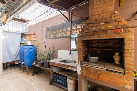 Casa à venda com 241m², 4 quartos e 2 vagas Casa à venda com 241m², 4 quartos e 2 vagasQuintal