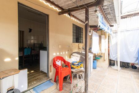 Casa à venda com 241m², 4 quartos e 2 vagas Casa à venda com 241m², 4 quartos e 2 vagasQuintal