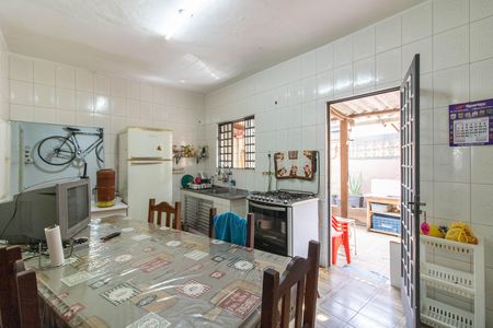 Casa à venda com 241m², 4 quartos e 2 vagas Casa à venda com 241m², 4 quartos e 2 vagasCozinha