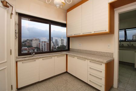 Apartamento à venda com 280m², 5 quartos e 4 vagas Apartamento à venda com 280m², 5 quartos e 4 vagasCozinha