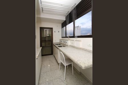 Apartamento à venda com 280m², 5 quartos e 4 vagas Apartamento à venda com 280m², 5 quartos e 4 vagasÁrea de Serviço