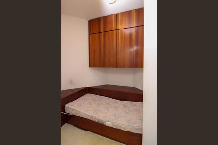Apartamento à venda com 280m², 5 quartos e 4 vagas Apartamento à venda com 280m², 5 quartos e 4 vagasQuarto de Serviço