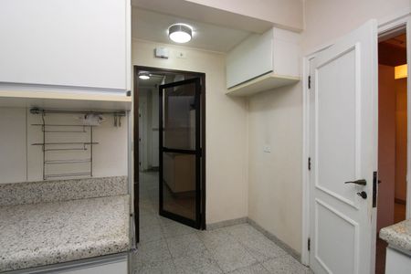Apartamento à venda com 280m², 5 quartos e 4 vagas Apartamento à venda com 280m², 5 quartos e 4 vagasCozinha