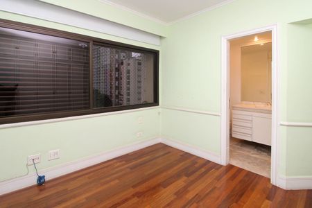 Apartamento à venda com 280m², 5 quartos e 4 vagas Apartamento à venda com 280m², 5 quartos e 4 vagasSuíte 2