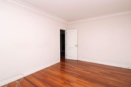Apartamento à venda com 280m², 5 quartos e 4 vagas Apartamento à venda com 280m², 5 quartos e 4 vagasSuíte 3