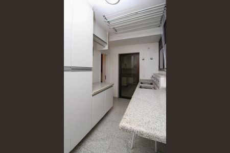 Apartamento à venda com 280m², 5 quartos e 4 vagas Apartamento à venda com 280m², 5 quartos e 4 vagasÁrea de Serviço