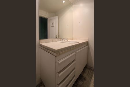Apartamento à venda com 280m², 5 quartos e 4 vagas Apartamento à venda com 280m², 5 quartos e 4 vagasBanheiro Suíte 2