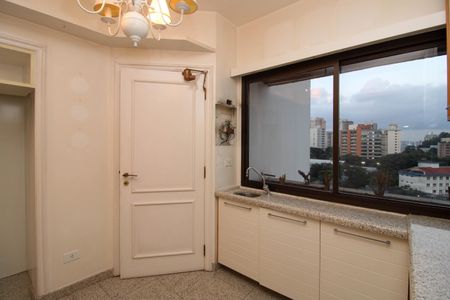 Apartamento à venda com 280m², 5 quartos e 4 vagas Apartamento à venda com 280m², 5 quartos e 4 vagasCozinha