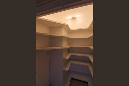 Apartamento à venda com 280m², 5 quartos e 4 vagas Apartamento à venda com 280m², 5 quartos e 4 vagasDespensa