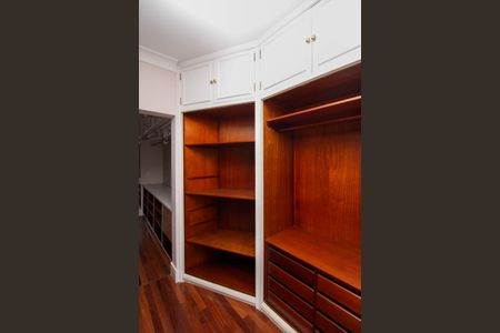 Apartamento à venda com 280m², 5 quartos e 4 vagas Apartamento à venda com 280m², 5 quartos e 4 vagasCloset Suíte 3