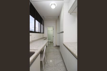 Apartamento à venda com 280m², 5 quartos e 4 vagas Apartamento à venda com 280m², 5 quartos e 4 vagasÁrea de Serviço