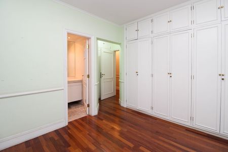 Apartamento à venda com 280m², 5 quartos e 4 vagas Apartamento à venda com 280m², 5 quartos e 4 vagasSuíte 2