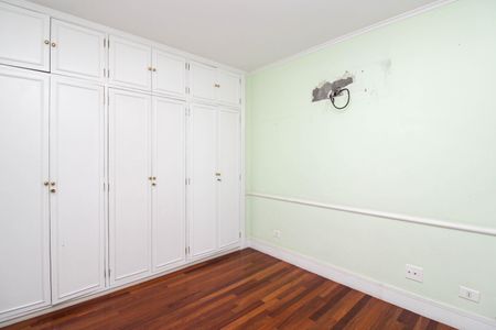 Apartamento à venda com 280m², 5 quartos e 4 vagas Apartamento à venda com 280m², 5 quartos e 4 vagasSuíte 2