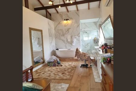Casa para alugar com 550m², 4 quartos e 5 vagas Casa para alugar com 550m², 4 quartos e 5 vagasSuíte Master
