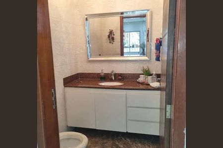 Casa para alugar com 550m², 4 quartos e 5 vagas Casa para alugar com 550m², 4 quartos e 5 vagasBanheiro