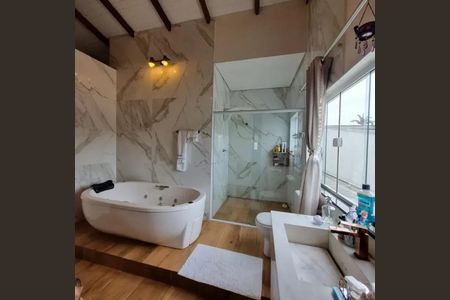 Casa para alugar com 550m², 4 quartos e 5 vagas Casa para alugar com 550m², 4 quartos e 5 vagasBanheiro
