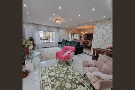 Casa para alugar com 550m², 4 quartos e 5 vagas Casa para alugar com 550m², 4 quartos e 5 vagasSala