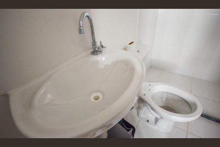 Banheiro de kitnet/studio para alugar com 1 quarto, 17m² em Vila Jaguara, São Paulo
