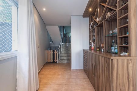 Casa para alugar com 298m², 3 quartos e 4 vagas Casa para alugar com 298m², 3 quartos e 4 vagasSala