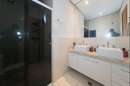 Casa para alugar com 298m², 3 quartos e 4 vagas Casa para alugar com 298m², 3 quartos e 4 vagasBanheiro da Suite