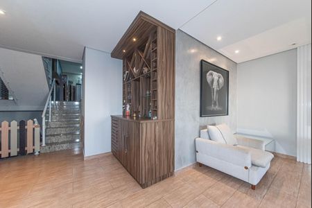 Casa para alugar com 298m², 3 quartos e 4 vagas Casa para alugar com 298m², 3 quartos e 4 vagasSala
