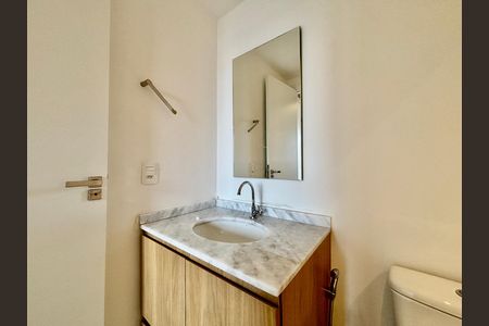 Banheiro de kitnet/studio para alugar com 1 quarto, 37m² em Sumaré, São Paulo