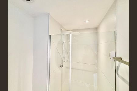 Banheiro de kitnet/studio para alugar com 1 quarto, 37m² em Sumaré, São Paulo