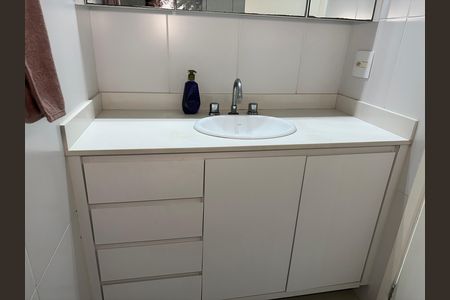 Banheiro de apartamento para alugar com 1 quarto, 40m² em Tamboré, Barueri