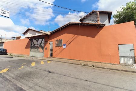 Casa de condomínio à venda com 64m², 2 quartos e 2 vagasFachada