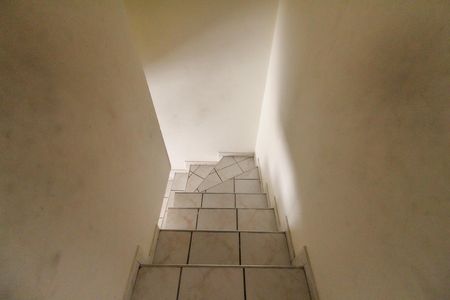 Casa de condomínio à venda com 64m², 2 quartos e 2 vagasEscada