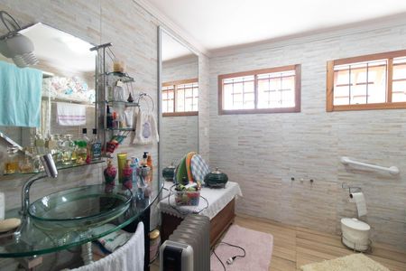 Casa à venda com 240m², 4 quartos e 4 vagas
