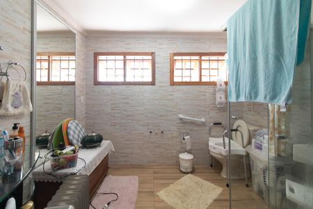 Casa à venda com 240m², 4 quartos e 4 vagas