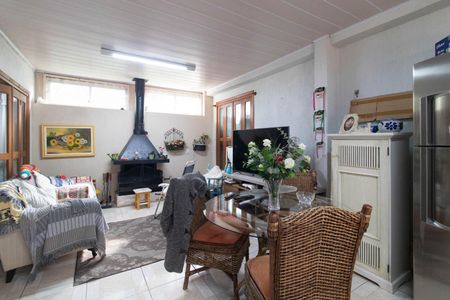 Casa à venda com 4 quartos, 240m² em Vila Nova, Porto Alegre