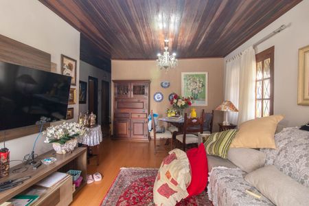 Casa à venda com 4 quartos, 240m² em Vila Nova, Porto Alegre