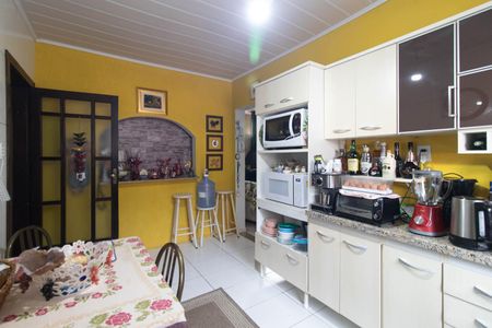 Casa à venda com 240m², 4 quartos e 4 vagas