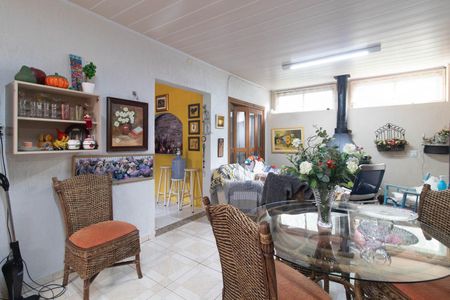 Casa à venda com 240m², 4 quartos e 4 vagas