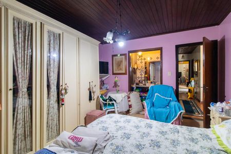 Casa à venda com 240m², 4 quartos e 4 vagas