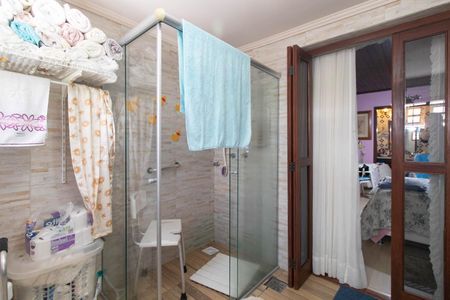 Casa à venda com 240m², 4 quartos e 4 vagas