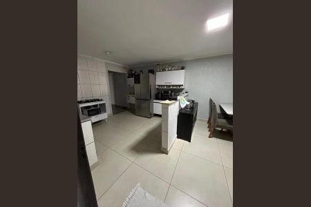 Casa à venda com 100m², 3 quartos e 2 vagas Casa à venda com 100m², 3 quartos e 2 vagasSala de jantar