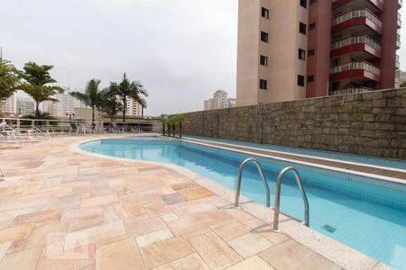 Apartamento à venda com 160m², 3 quartos e 3 vagas Apartamento à venda com 160m², 3 quartos e 3 vagasÁrea comum - Piscina