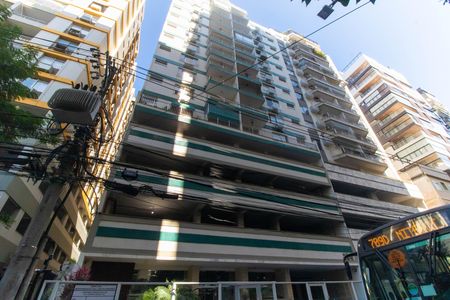 Apartamento para alugar com 100m², 2 quartos e 1 vaga Apartamento para alugar com 100m², 2 quartos e 1 vagaFachada
