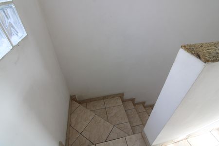 Casa de condomínio à venda com 65m², 2 quartos e 1 vagaescada acesso piso inferior