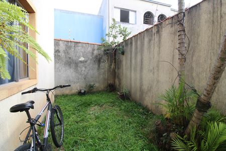 Casa de condomínio à venda com 65m², 2 quartos e 1 vagacorredor lateral / fundo