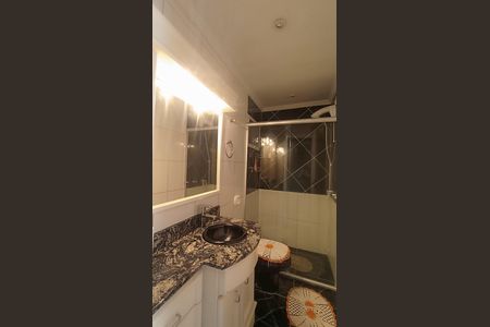 Casa de condomínio à venda com 161m², 3 quartos e 1 vaga Casa de condomínio à venda com 161m², 3 quartos e 1 vagaBanheiro social