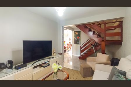 Casa de condomínio à venda com 161m², 3 quartos e 1 vaga Casa de condomínio à venda com 161m², 3 quartos e 1 vagaSala