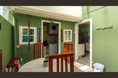 Casa de condomínio à venda com 161m², 3 quartos e 1 vaga Casa de condomínio à venda com 161m², 3 quartos e 1 vagaQuintal