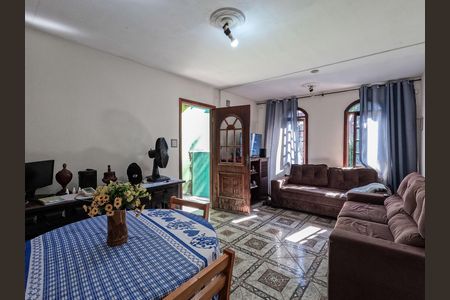 Casa à venda com 4 quartos, 270m² em Jardim Marisa, São Paulo