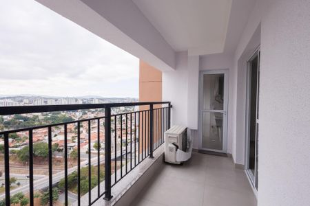 Apartamento para alugar com 81m², 3 quartos e 2 vagas Apartamento para alugar com 81m², 3 quartos e 2 vagasVaranda