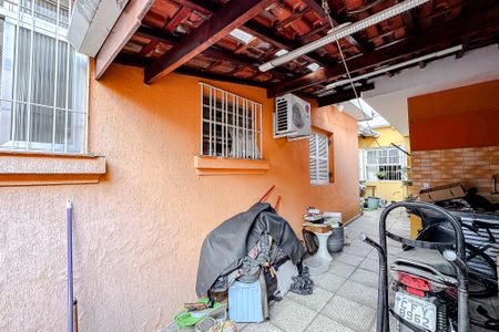 Casa à venda com 232m², 3 quartos e 4 vagas Casa à venda com 232m², 3 quartos e 4 vagasÁrea externa