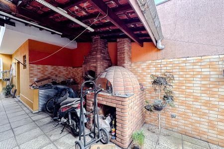 Casa à venda com 232m², 3 quartos e 4 vagas Casa à venda com 232m², 3 quartos e 4 vagasÁrea externa